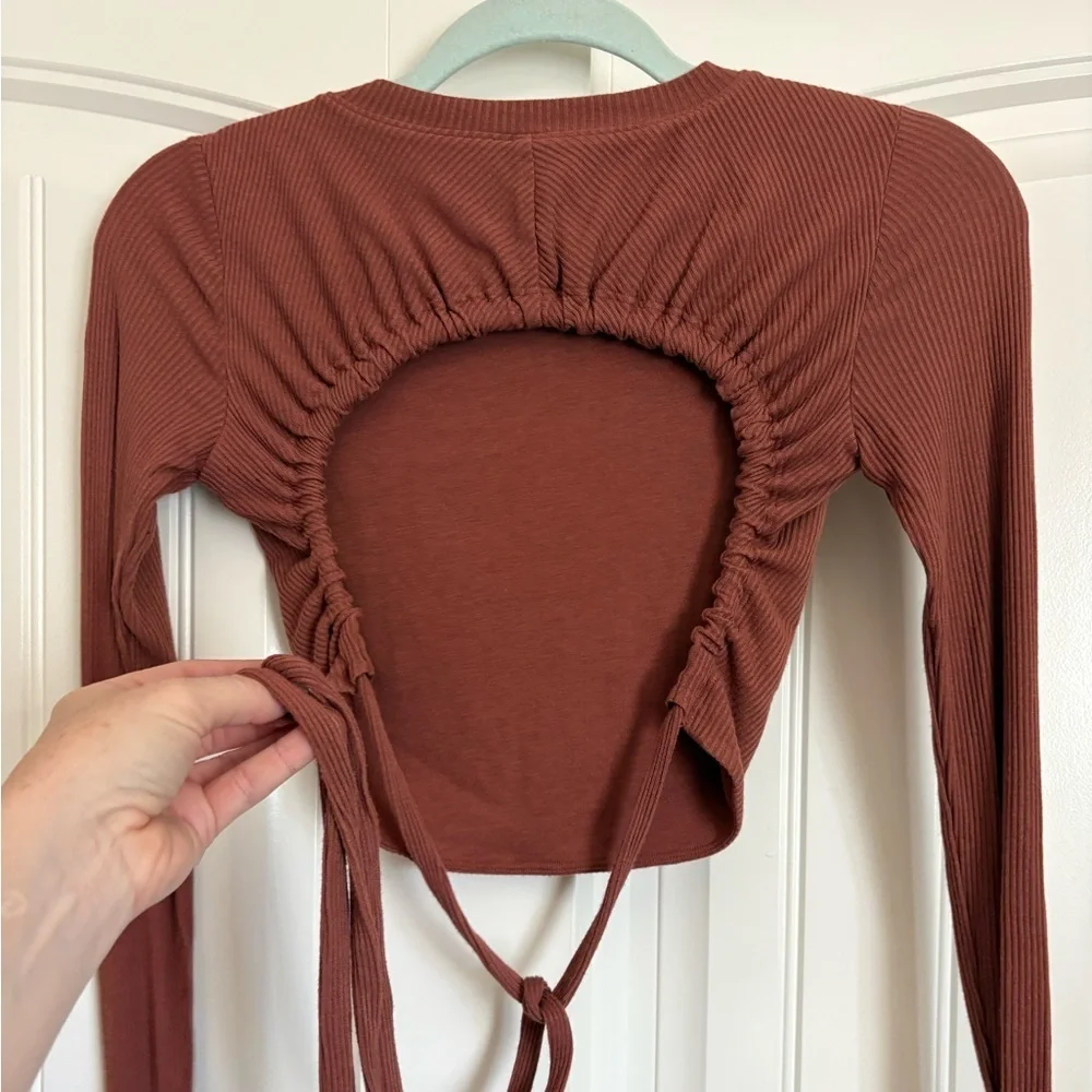 Alo manifest brown long sleeve strappy top size small